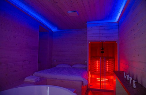 San Cipriano Picentino Apartment | Indulge at ARTEMIDE "Corte Segreta" B&B with Spa & Hot Tub