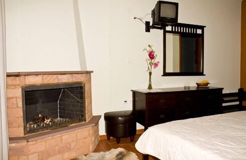 Amfissa House | Discover Artemis Kallisti: Family-Friendly with Pool & Dining