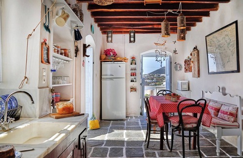 Artemonas House | Historical Elegance: Discover Artemonas Mansion Retreat
