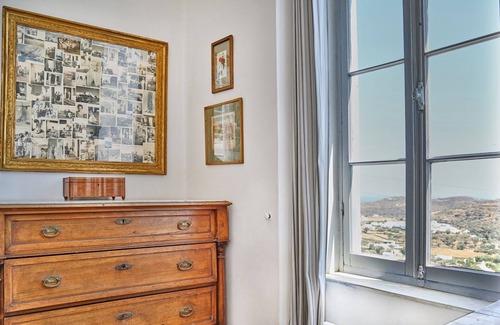 Artemonas House | Historical Elegance: Discover Artemonas Mansion Retreat