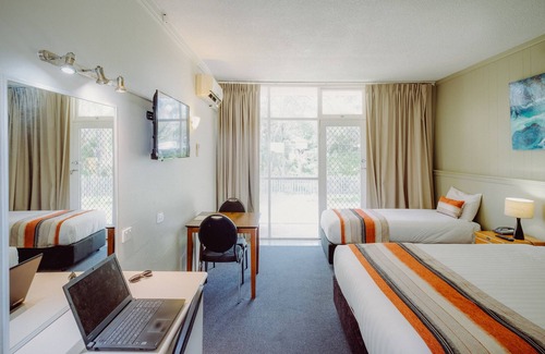Moree Hotel | Relaxing Artesian Spa Motel with Pool & Family-Friendly Amenities
