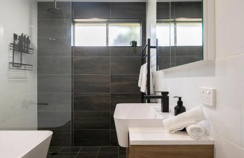 Calare House | Artful Abode - Duntryleague with Pet-Friendly Comfort