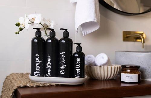 Calare House | Artful Abode - Duntryleague with Pet-Friendly Comfort