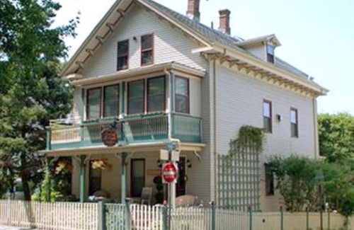 Yachting Village Bed & Breakfast | Artful Lodger: 5-Star Ocean View Retreat with Great Reviews