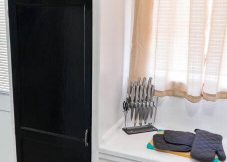 Burbank Apartment | Artful Retreat - Ideal for Business Travelers in Downtown