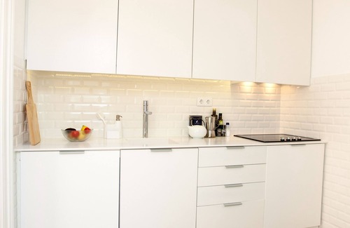 Santos Apartment | Art Lover's Haven: Central Residence with Spa & Breakfast