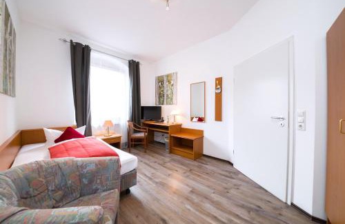 Mitte Hotel | Explore ArtHotel City: Pet-Friendly Stay with Hot Tub