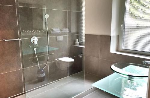 Mitte Hotel | Explore ArtHotel City: Pet-Friendly Stay with Hot Tub