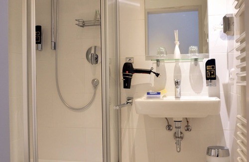 Ludwigsvorstadt Hotel | Discover Arthotel Munich: Spa & Family-Friendly Bliss
