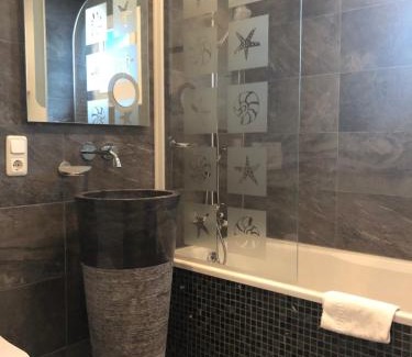 Augustinviertel Hotel | Pet-Friendly Stay at Arthotel Restaurant Pfeffermühle