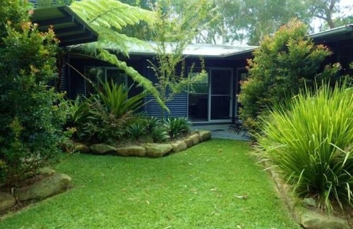 Worrowing Heights House | Stylish Arthouse Accommodation with Family-Friendly Amenities