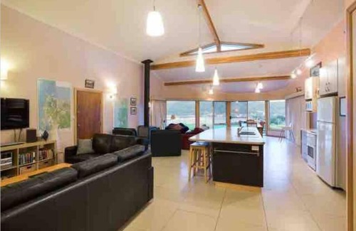 Arthur River House | Pet-Friendly Arthur River Lodge: Perfect for Families & Friends