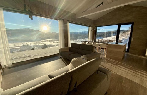 Les Angles Ski Chalet | Artik Chalet with 180-Degree Views and Inviting Pool