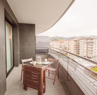 Zarautz Apartment | Family-Friendly Stay at Artik I Local Rentss - 4 Star Comfort
