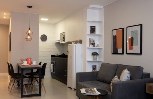 Santo Cristo Apartment | Discover Artinn: Family-Friendly Stay with Kitchen Amenities