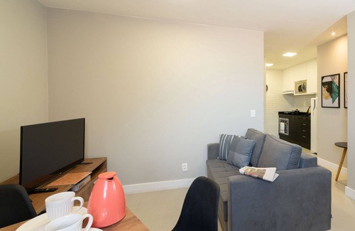 Santo Cristo Apartment | Discover Artinn: Family-Friendly Stay with Kitchen Amenities