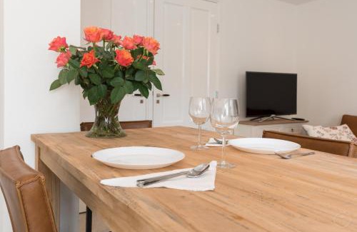 Plantage Bed & Breakfast | Guest Rated: Artis Plantage Apartment - Top 9.9/10 Stay!
