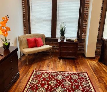 DeLand Hotel | Artisan Downtown: Guest Rated 9/10 with Family-Friendly Amenities