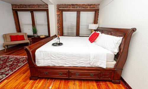 DeLand Hotel | Artisan Downtown: Guest Rated 9/10 with Family-Friendly Amenities