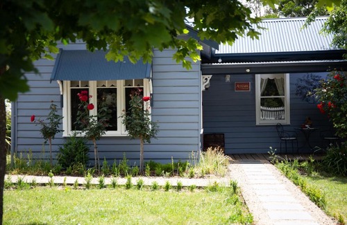 Hepburn House | Exceptional Artisan Retreat: 4-Star Stay with Hot Tub