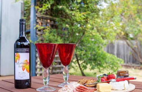 Hepburn House | Exceptional Artisan Retreat: 4-Star Stay with Hot Tub