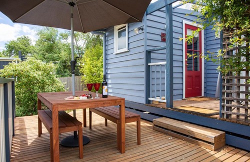 Hepburn House | Exceptional Artisan Retreat: 4-Star Stay with Hot Tub