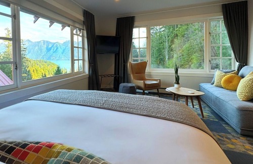 Bowen Island Hotel | Top-Rated Artisan Suites on Bowen: Spa & Family-Friendly