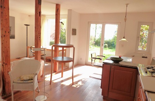 Region Hannover District Apartment | Artist Apartment Hermannshof Near Hanover with Family Amenities