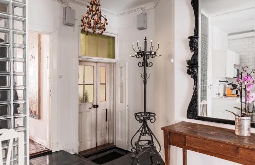 Kallio Apartment | Stylish Artist Apartment Susi - 5 Star with Family-Friendly Amenities