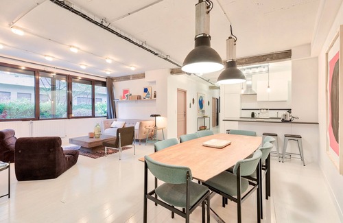 Pere Lachaise Apartment | Artistic Design Loft for 10, Steps from Metro & Spa Access