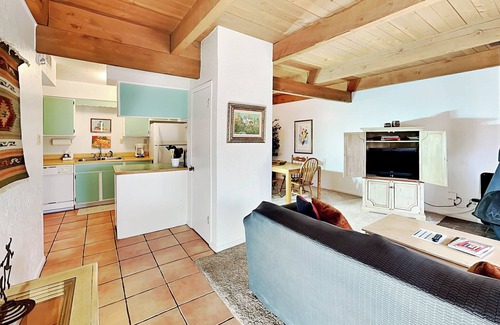 Northeast Santa Fe House | Inviting Artist Road: Pool, Breakfast & Family-Friendly Stay