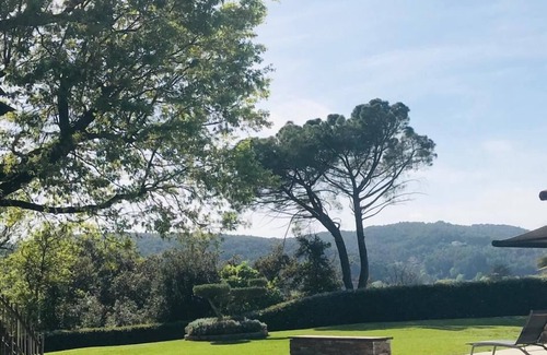 Trans-en-Provence Villa | Artist's House: Family Retreat with Heated Pool & Ocean View