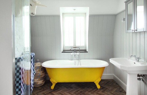 Askew House | Artist's House: Unique 4-BR Retreat for Families