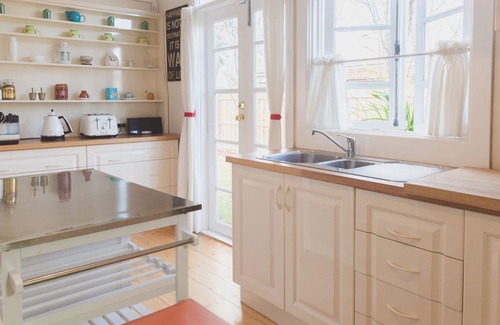 Rosebud House | Artistic Retreat with Ocean Views & Pet-Friendly Amenities