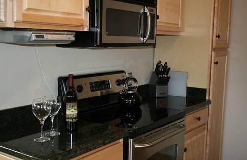Templeton Cottage | Coastal Artist Vineyard Cottage with Ocean Views & Pool