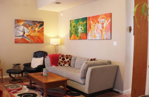 Round Rock House | Artistic 1-bedroom in a house - Bliss in a heavenly retreat