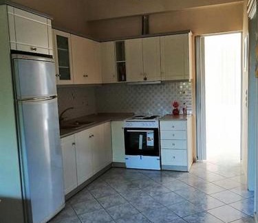 Nea Kios Apartment | Relaxing Artistic Retreat for Families and Pets