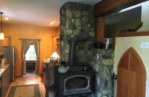 Concrete House | Eco-Friendly Retreat at North Cascades EcoGarden - Pet Friendly!
