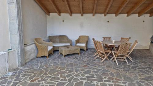 Sulzano House | Discover Artistic House on Iseo Lake - Family Friendly Stay