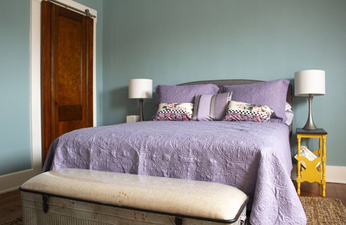 Paris Bed & Breakfast | Artistic Lodging: Queen Suite with Breakfast & Kitchen Access