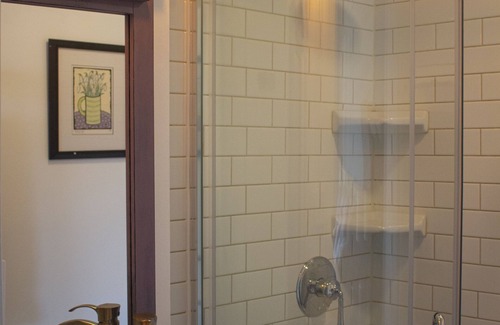 Paris Bed & Breakfast | Artistic Lodging: Queen Suite with Breakfast & Kitchen Access