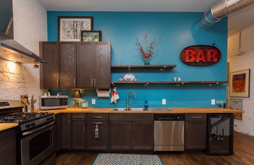 Michigan City House | Artistic Loft near Lake Michigan with Pet-Friendly Amenities
