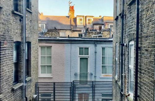 Ferndale Apartment | Artistic Central London Flat - Family-Friendly Retreat