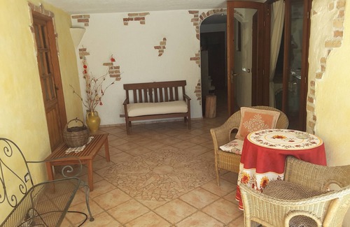 Arzachena House | Artistic Tavern Retreat Near Costa Smeralda with Great Amenities