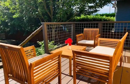 York House | Artistic Timberframe Escape in the City - Family Friendly