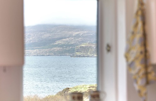 Caroy Cottage | Tranquil Cottage with Spectacular Loch and Mountain Views