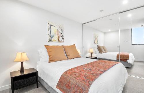 Collingwood North Apartment | Artistic Urban Retreat Steps from Smith Street Awaits You!
