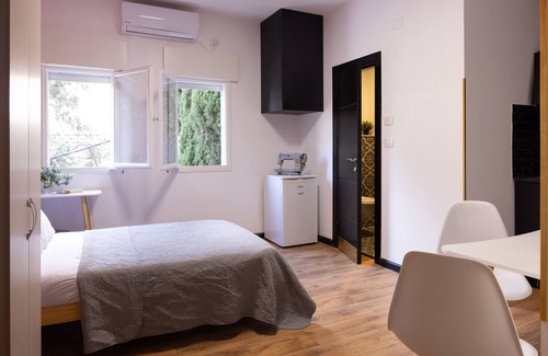 Haifa Apartment | Artistic Vibes: Orange Studio with Kitchen by the Sea