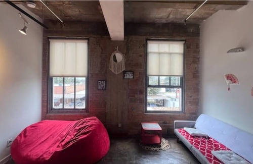 Deep Ellum Apartment | Artistico-Styled Studio Loft | Sleeps 5 People!