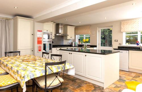 Wool House | Artists Coastal Retreat: Family & Pet-Friendly Getaway